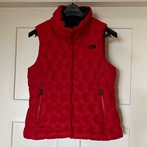 EUC The North Face Women’s 550 Down Vest, Red, Snap Front, Side Pockets, Size M